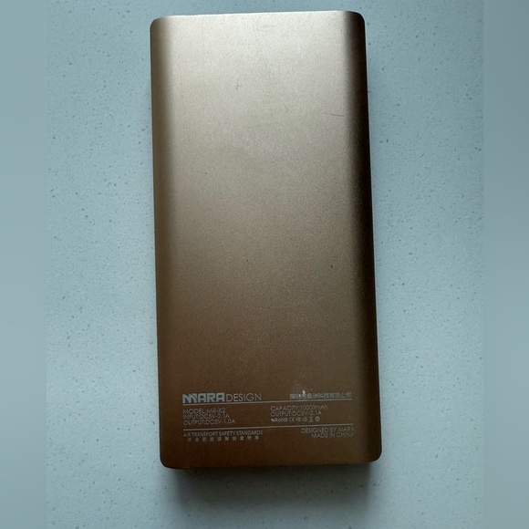 Gold Power Bank 10000mah with Digital Display - Picture 2 of 5